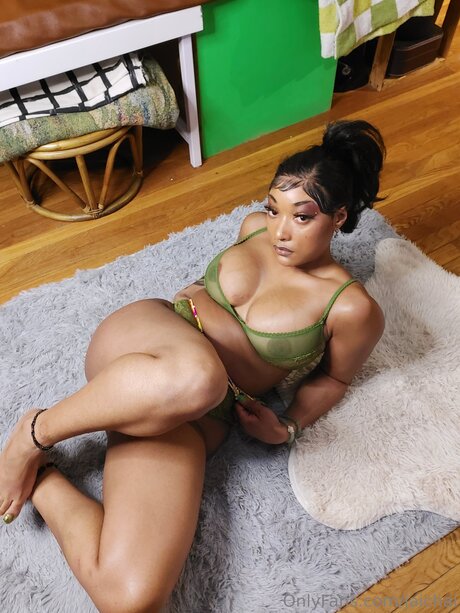 Jaichai 無料スター ギャラリー