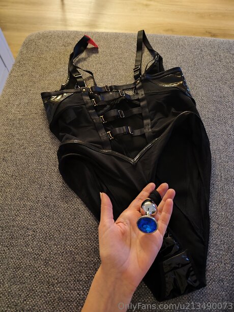 Nina Bella トップ女優 画像