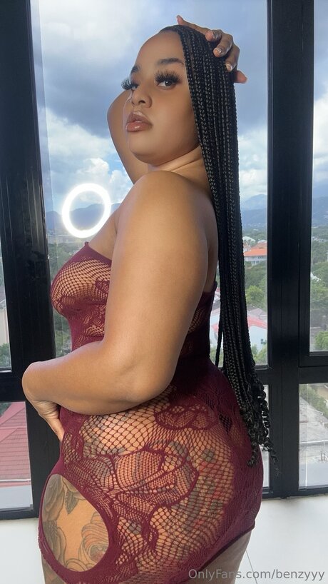 年配の熟女オンリーファンズ ポルノ 画像