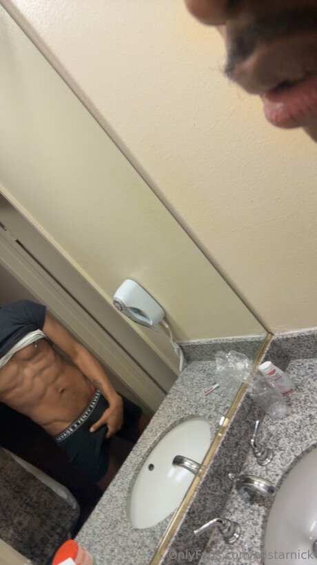 ワークアウト オンリーファンズ エロチック 写真