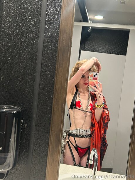 Itzanna999 xxxモデル 写真