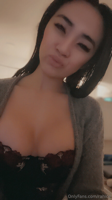 19歳のOnlyFans ポルノ 画像