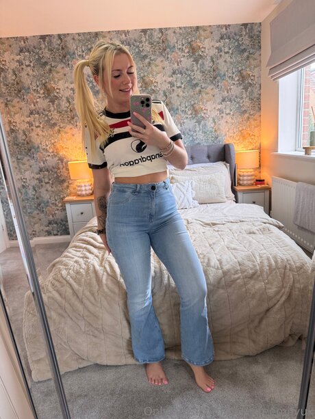 Hotwifeemilyuk 高品質のポルノスター 写真