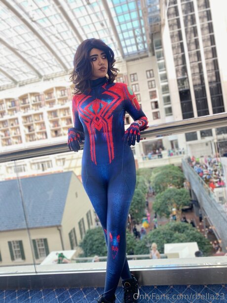 アラブのティーンズオンリーファンズ 裸 画像