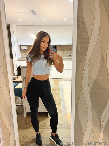 Waifumaddy セクシーモデル 写真