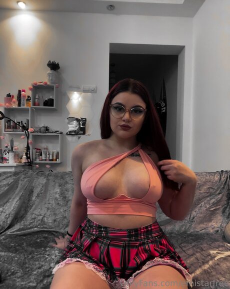 Pink Girlfree 独占モデル 写真