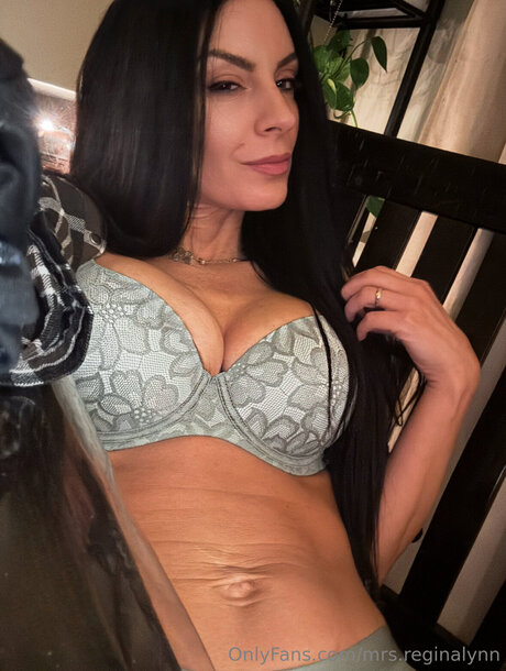 Mrs Reginalynn ホットなポルノスター 画像