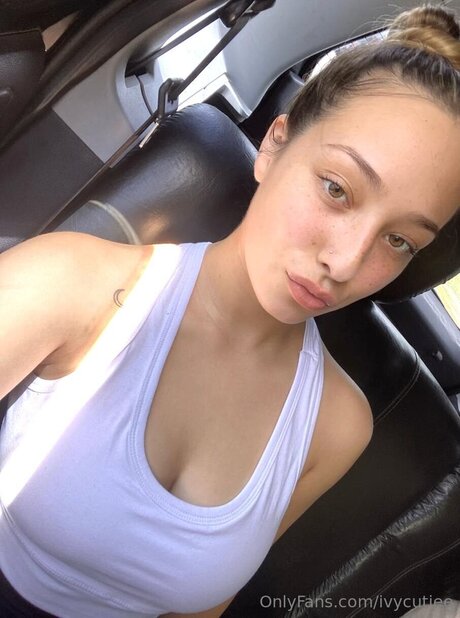 ロシアのお母さんOnlyFans ポルノグラフィック 画像