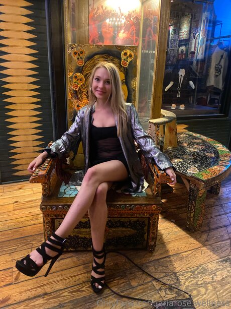 スマイルオンリーファンズ 美しい裸 写真