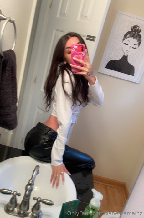 Vanessamainz アダルト女優 画像