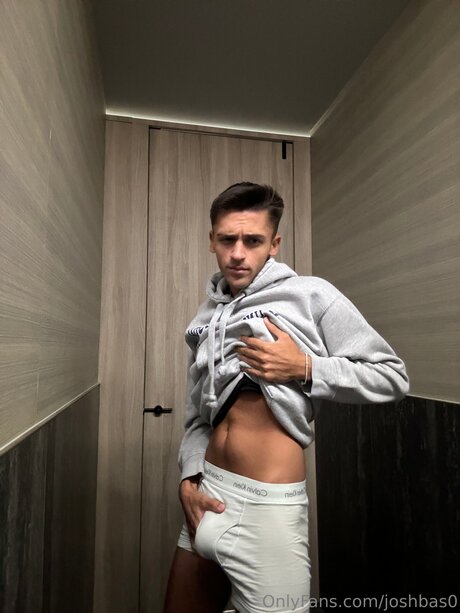 Joshbas0 セックスモデル 写真