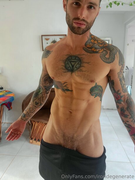 ゲイランジェリーOnlyFans 美しいヌード 画像