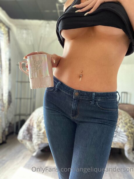 金髪の射精OnlyFans パーフェクト 画像