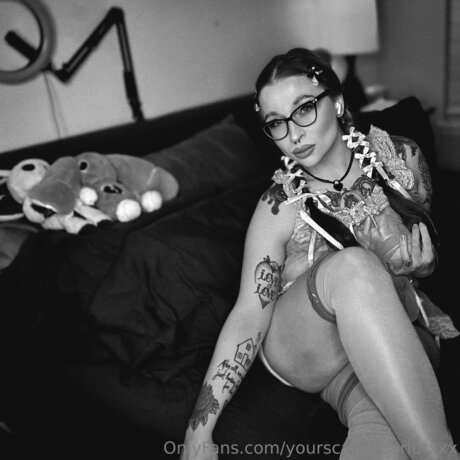 曲線美のランジェリーOnlyFans えろ 画像