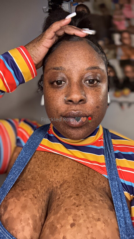 フィットネスガールズオンリーファンズ セクシー裸 画像