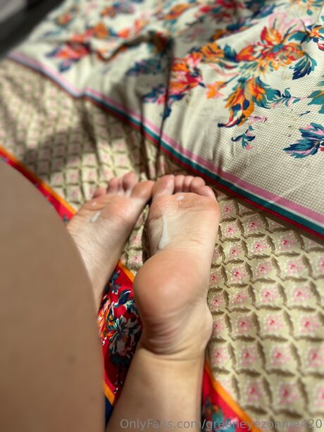 Greeneyezonme420 セクシーなスター 写真