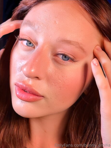 Bunny Emilia ヌードスター 写真
