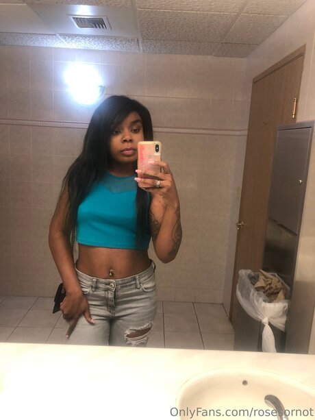 Rosesornot かわいいポルノスター 写真