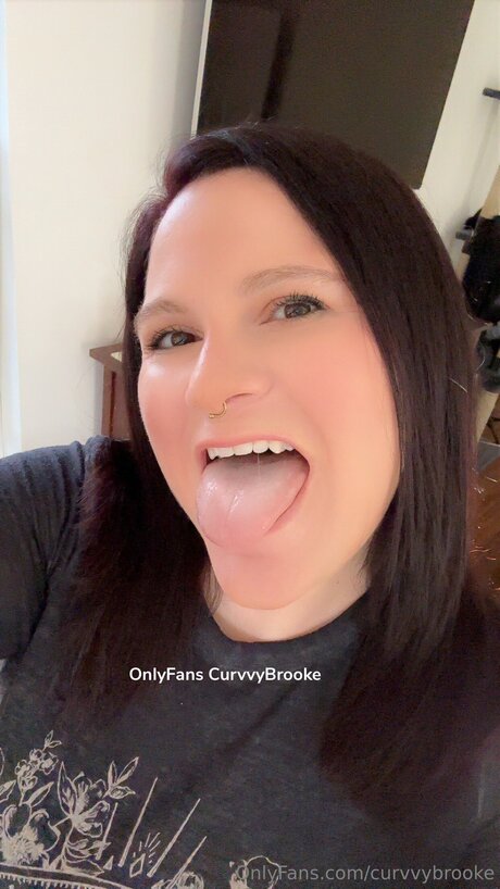 Curvvybrooke ポルノスター トップ 画像