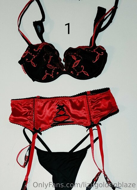 Lizi Goldenblaze セクシーなスター 写真