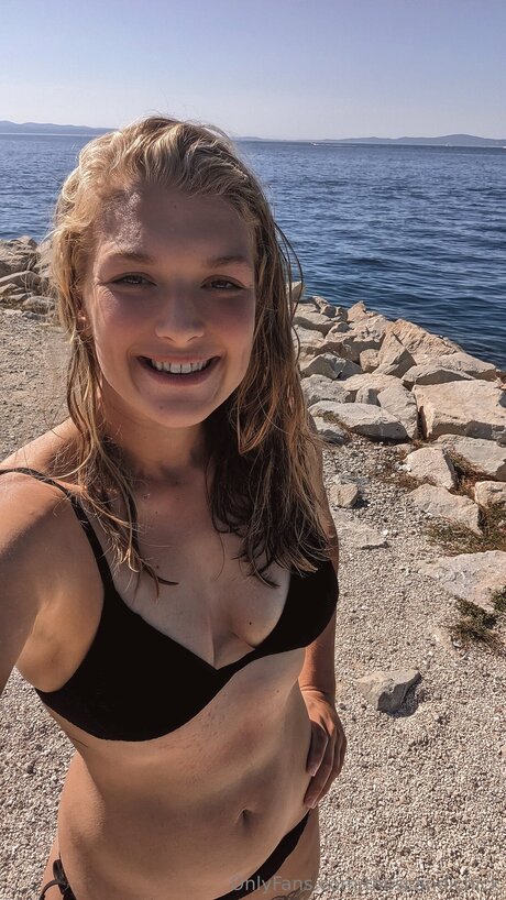 従順なオンリーファンズ ポルノ 写真