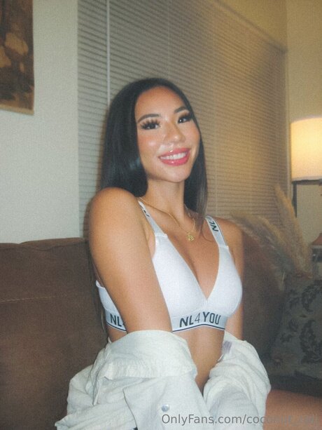 Caliiroll 裸のポルノスター 写真