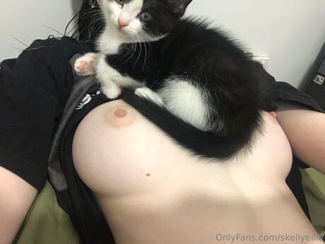 巨乳の熟女オンリーファンズ ポルノ 写真