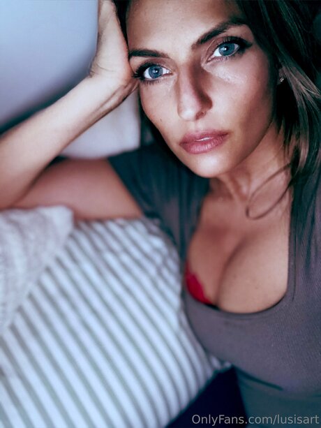 巨乳で曲線美のOnlyFans 無料xxx 写真