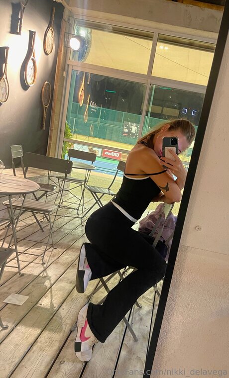 Nikki Delavega 高品質モデル 画像