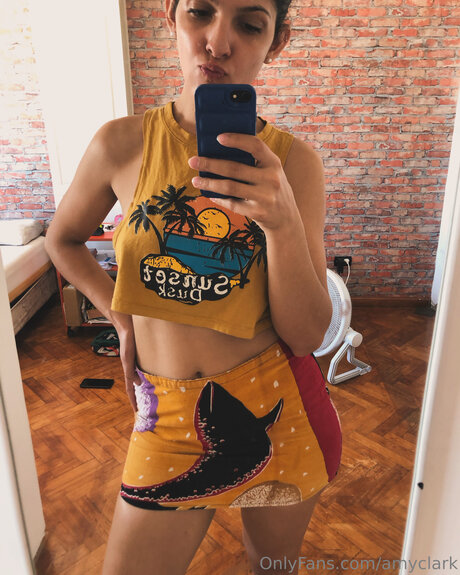 Amyclark エロティックなモデル 画像