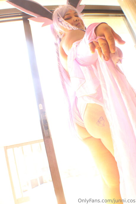 J Junni I ポルノ女優 画像