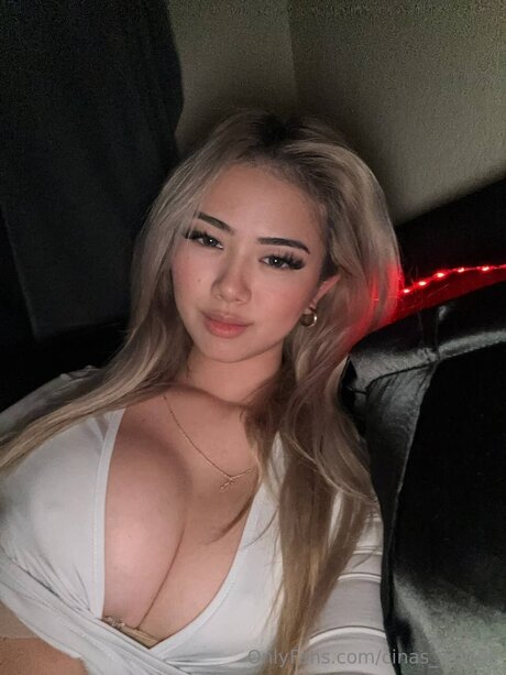 巨大な天然おっぱいオンリーファンズ エロ 画像