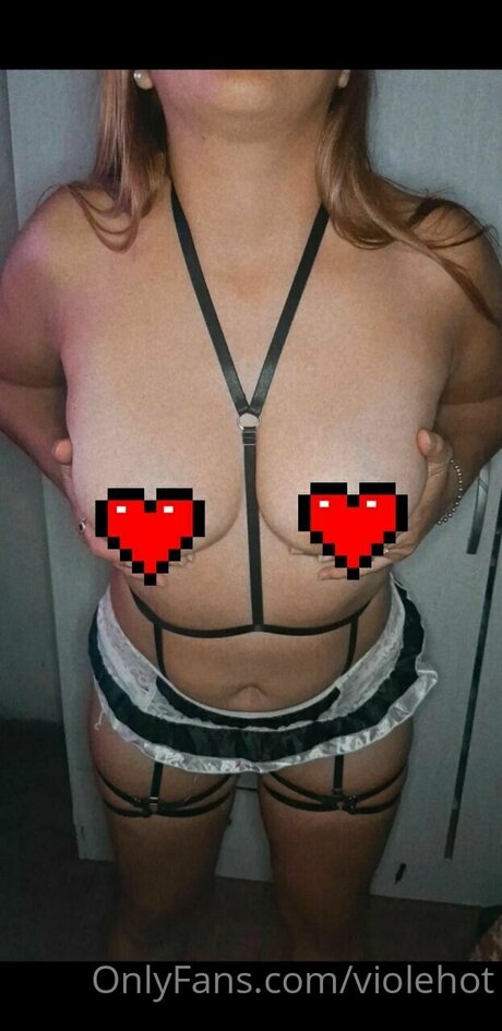 Violehot ポルノスター 裸 写真