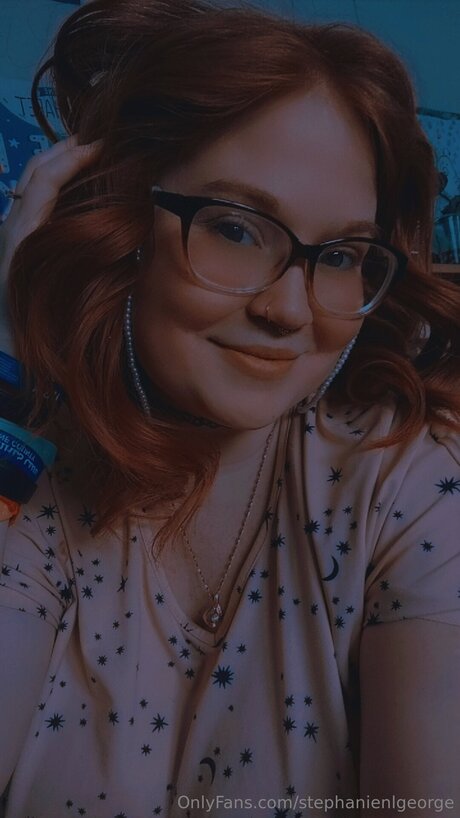Stephanienlgeorge セクシーなスター 写真