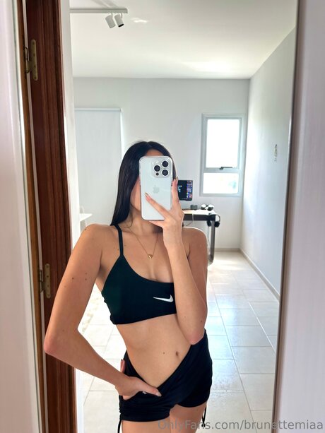 Brunettemiaa ホットなポルノスター ギャラリー
