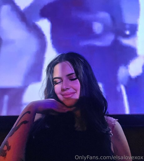 Elsalovexox ポルノ女優 ギャラリー