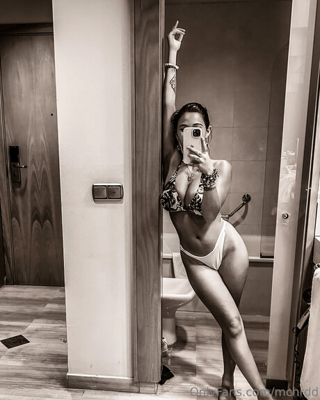 ヌード教師オンリーファンズ 限定 写真