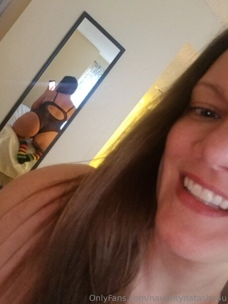 オンリーファンズでのセクスティング セクシー裸 画像