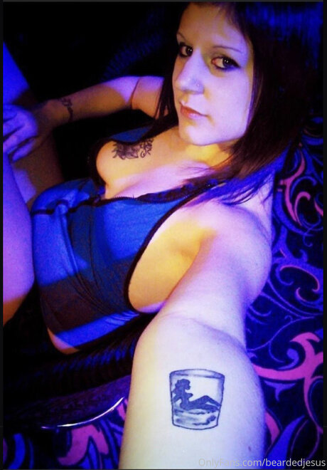 巨乳義母OnlyFans 裸 写真