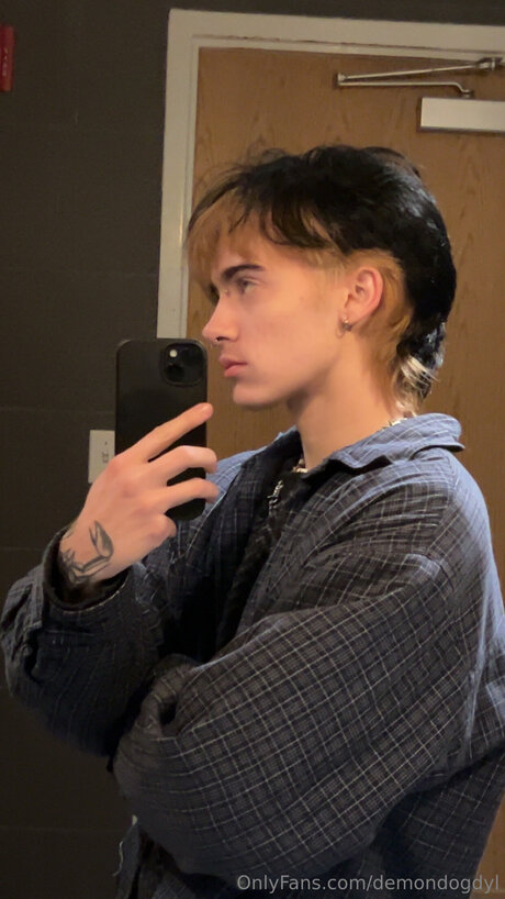 Demondogdyl エロティックなポルノスター ギャラリー