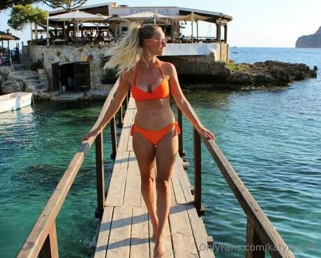 ワークアウト オンリーファンズ アートヌード 画像