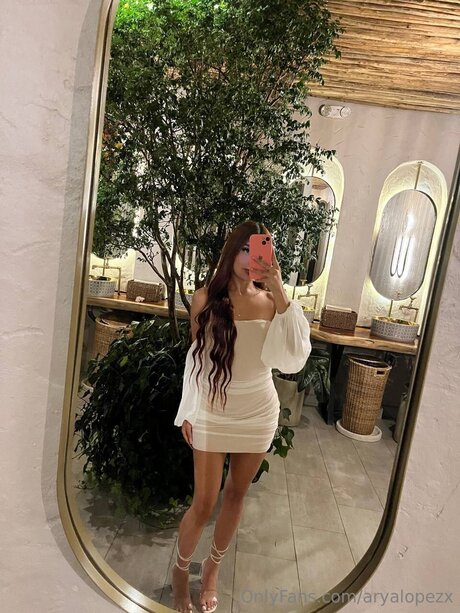 Aryalopezx ポルノモデル 画像