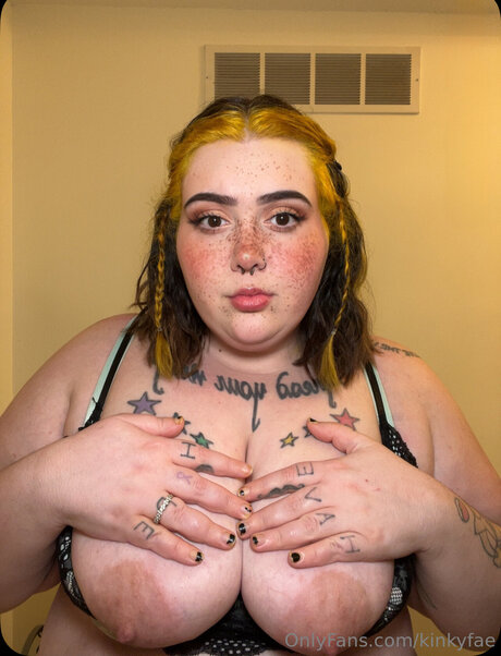 Kinkyfae 裸の女優 写真