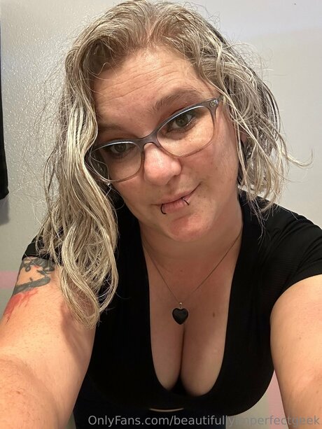 Beautifullyimperfectgeek アダルトスター 写真