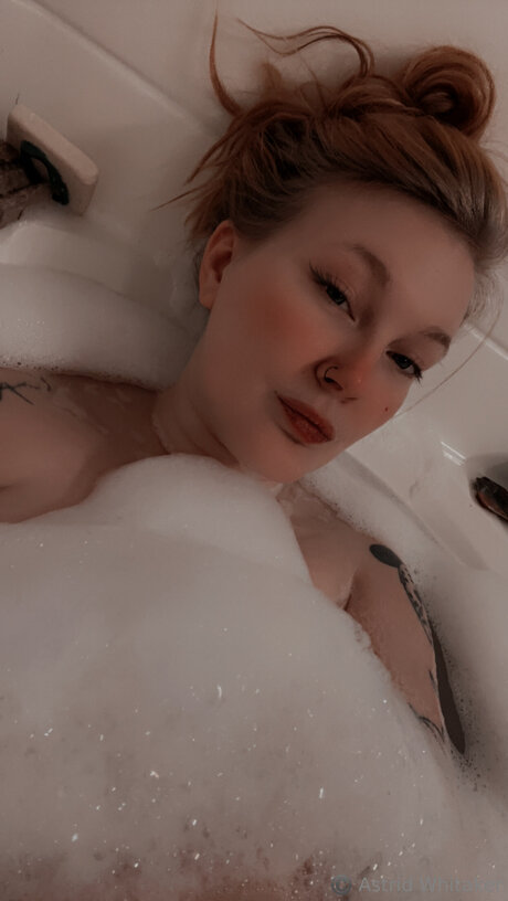 Astridwhitakerx かわいいモデル 写真