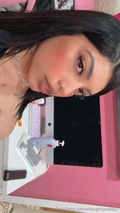 ラテン系ティーンオンリーファンズ ヌード 画像