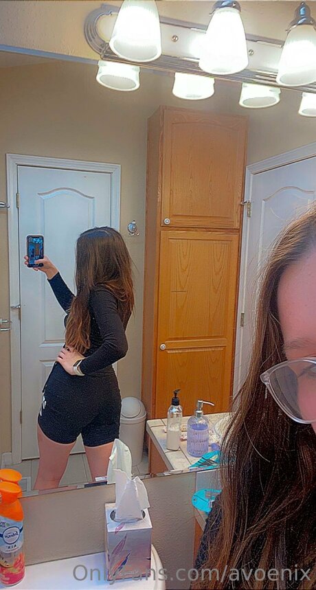 小柄なティーンオンリーファン ヌード 画像