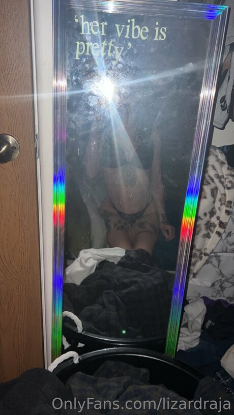 Lizardraja 裸のポルノスター ギャラリー