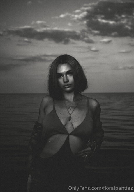 興奮した看護師OnlyFans セクシーヌード 画像