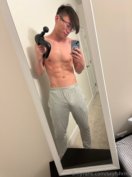 小柄なブロンドの熟女OnlyFans ポルノ 写真